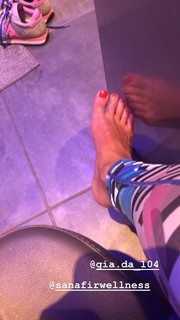 Giulia Provvedi feet photo thumbnail