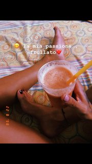 Giulia Provvedi feet photo thumbnail