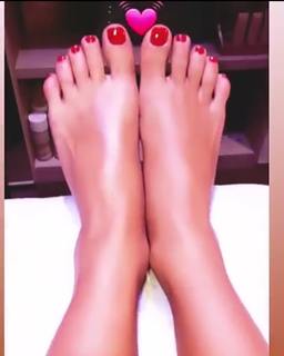 Giulia Provvedi feet photo thumbnail