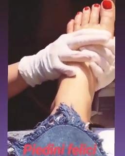 Giulia Provvedi feet photo thumbnail