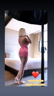 Giulia Provvedi feet photo thumbnail