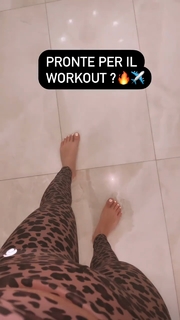 Giulia Provvedi feet photo thumbnail
