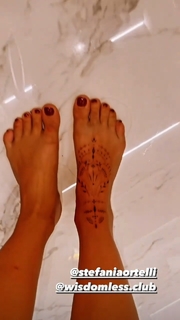 Giulia Provvedi feet photo thumbnail