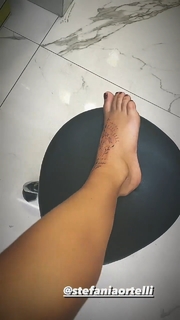 Giulia Provvedi feet photo thumbnail