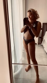 Giulia Provvedi feet photo thumbnail