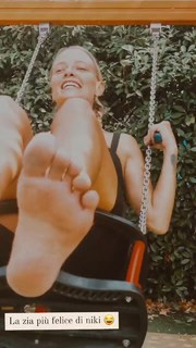 Giulia Provvedi feet photo thumbnail