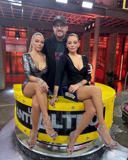 Giulia Provvedi feet photo thumbnail