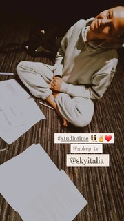 Giulia Provvedi feet photo thumbnail