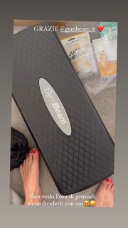 Giulia Provvedi feet photo thumbnail