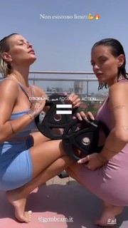 Giulia Provvedi feet photo thumbnail