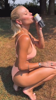 Giulia Provvedi feet photo thumbnail