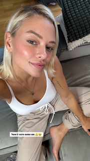 Giulia Provvedi feet photo thumbnail