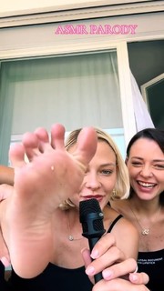 Giulia Provvedi feet photo thumbnail
