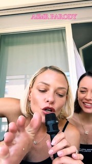 Giulia Provvedi feet photo thumbnail