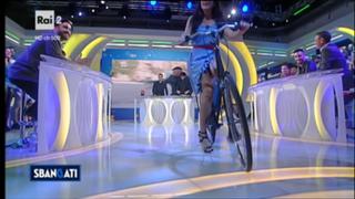 Giulia Salemi feet photo thumbnail