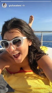 Giulia Salemi feet photo thumbnail