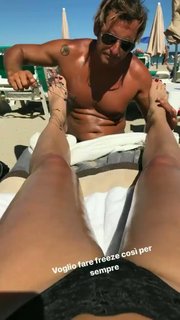 Giulia Salemi feet photo thumbnail