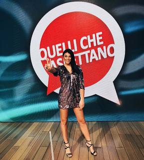 Giulia Salemi feet photo thumbnail