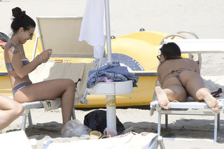 Giulia Salemi feet photo thumbnail