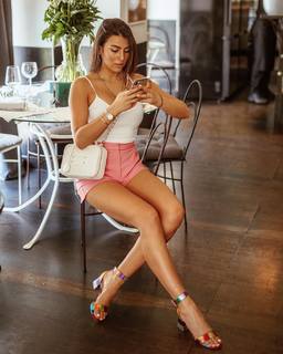 Giulia Salemi feet photo thumbnail
