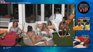 Giulia Salemi feet photo thumbnail