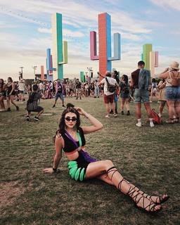 Giulia Salemi feet photo thumbnail