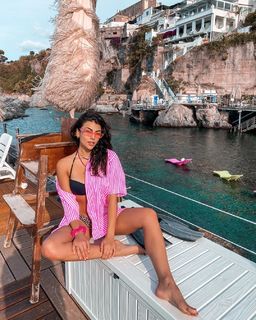 Giulia Salemi feet photo thumbnail