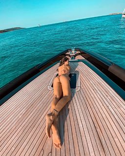 Giulia Salemi feet photo thumbnail