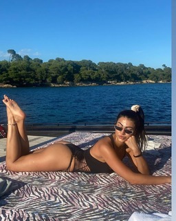 Giulia Salemi feet photo thumbnail