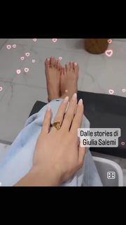 Giulia Salemi feet photo thumbnail