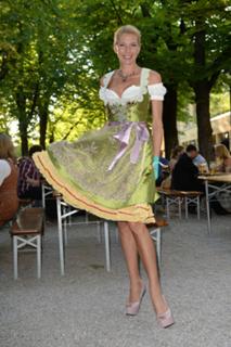 Giulia Siegel feet photo thumbnail