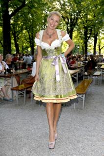 Giulia Siegel feet photo thumbnail