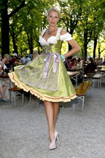 Giulia Siegel feet photo thumbnail