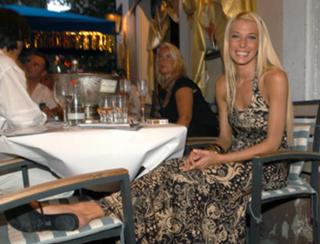 Giulia Siegel feet photo thumbnail