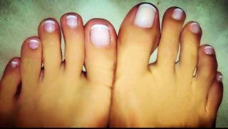 Giulia Siegel feet photo thumbnail