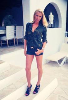 Giulia Siegel feet photo thumbnail