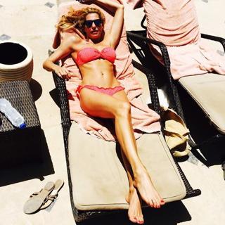 Giulia Siegel feet photo thumbnail