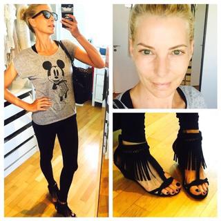 Giulia Siegel feet photo thumbnail