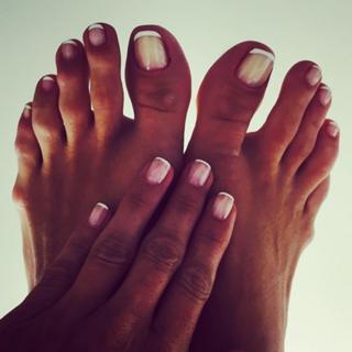 Giulia Siegel feet photo thumbnail