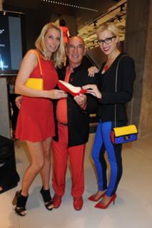 Giulia Siegel feet photo thumbnail