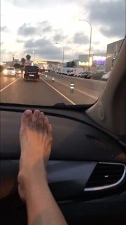 Giulia Siegel feet photo thumbnail