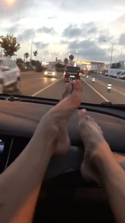 Giulia Siegel feet photo thumbnail