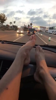 Giulia Siegel feet photo thumbnail