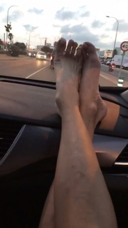 Giulia Siegel feet photo thumbnail