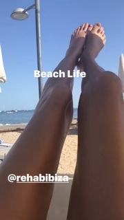 Giulia Siegel feet photo thumbnail