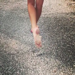 Giulia Siegel feet photo thumbnail