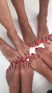 Giulia Siegel feet photo thumbnail