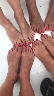 Giulia Siegel feet photo thumbnail