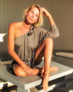 Giulia Siegel feet photo thumbnail