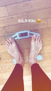 Giulia Siegel feet photo thumbnail